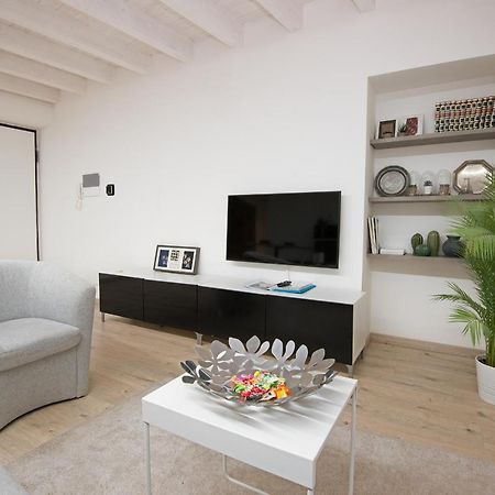 Larius Apartment Como Bagian luar foto