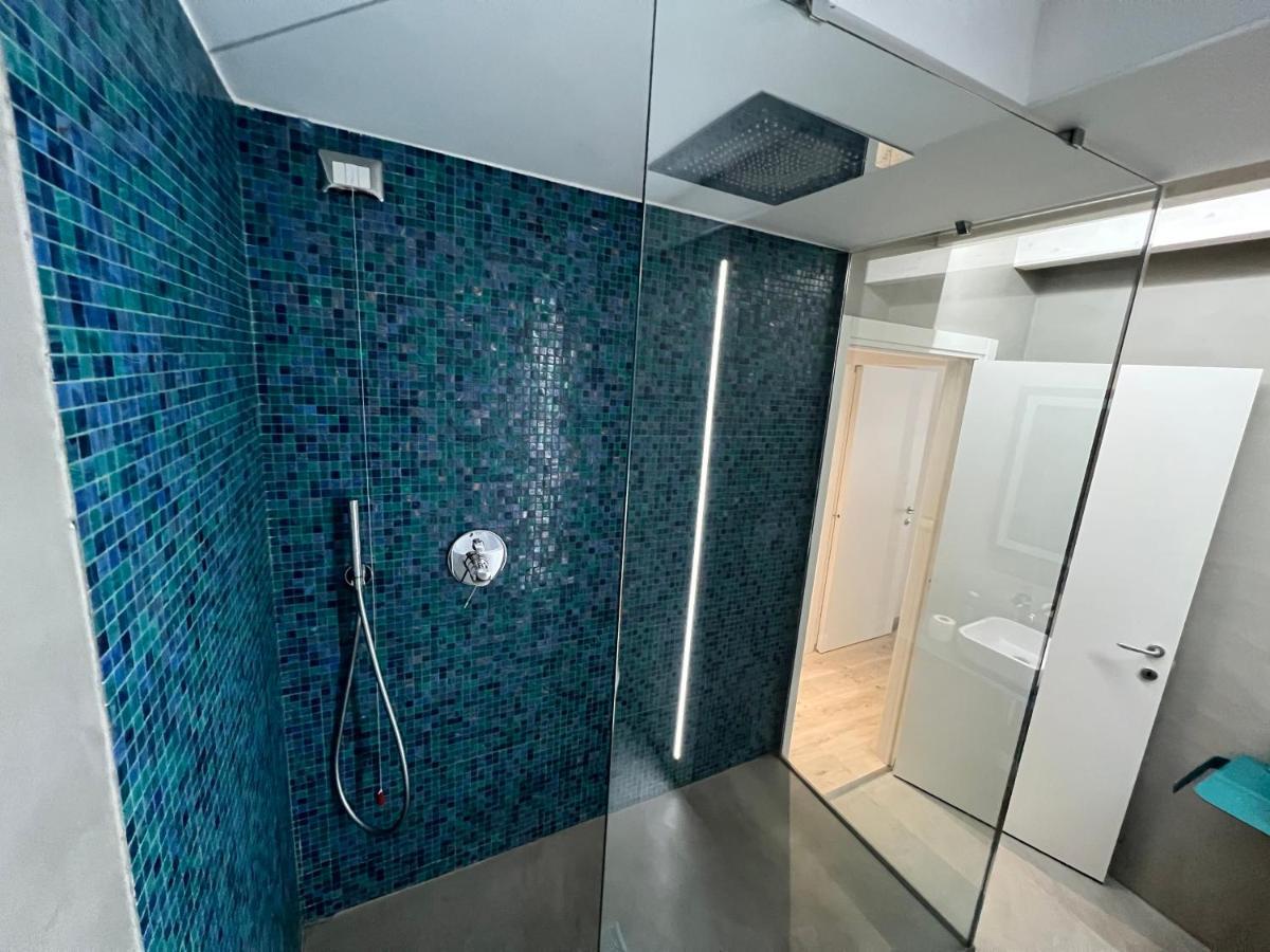 Larius Apartment Como Bagian luar foto