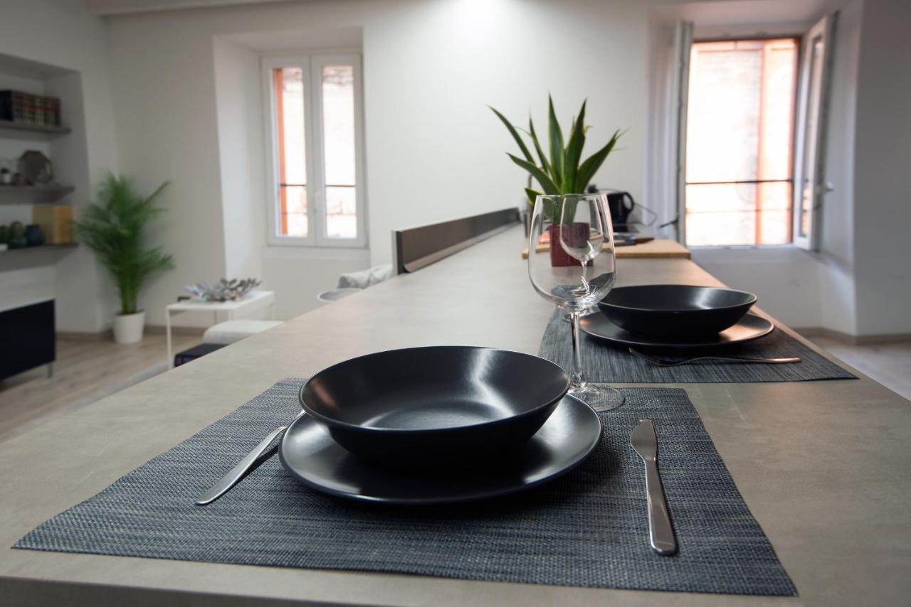 Larius Apartment Como Bagian luar foto